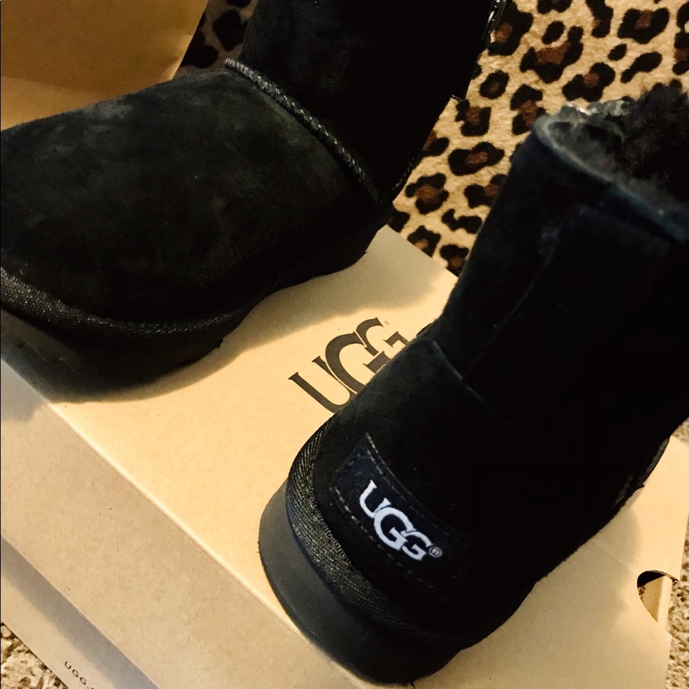 Girls UGG Boots Size:2 All Black—Brand New!!!